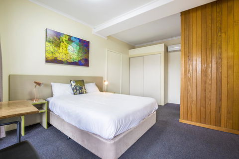 Boomerang Hotel - Accommodation Gladstone 0
