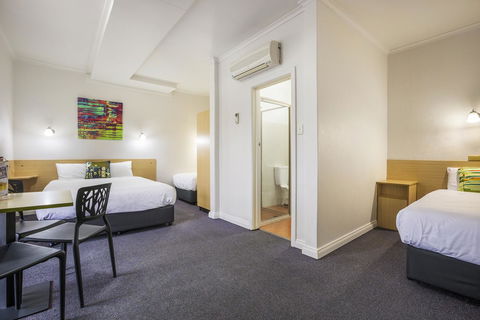 Boomerang Hotel - Accommodation Gladstone 2