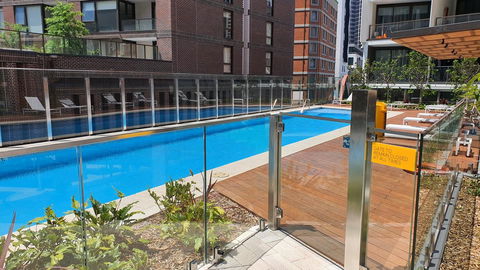 Two Bedroom Darling Harbour Apt Chinatown CBD UTS - Accommodation Gladstone 5