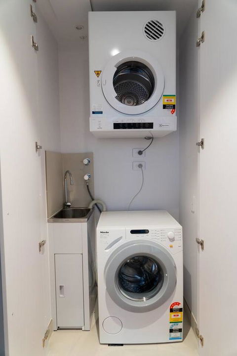 Two Bedroom Darling Harbour Apt Chinatown CBD UTS - Accommodation Gladstone 15