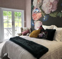 Chanticleer Gardens - Accommodation Gladstone