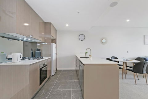 Stylish And Neat Two Bed Apartment In Wentworth Point - Accommodation Gladstone 5