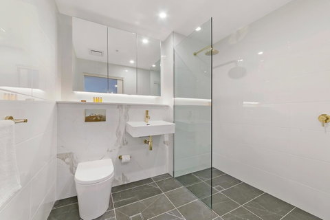 Stylish And Neat Two Bed Apartment In Wentworth Point - Accommodation Gladstone 9