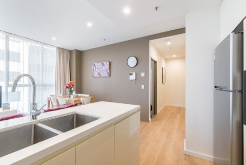 Sydney CBD Modern 2 Bedroom Apartment + Free Car Parking - Accommodation Gladstone 6