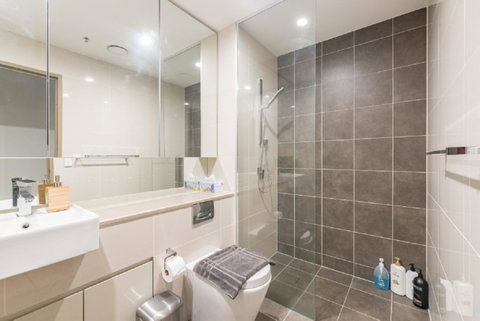 Sydney CBD Modern 2 Bedroom Apartment + Free Car Parking - Accommodation Gladstone 16