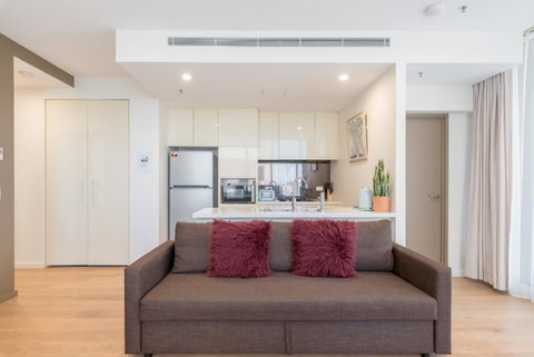 Sydney CBD Modern 2 Bedroom Apartment + Free Car Parking - Accommodation Gladstone 4