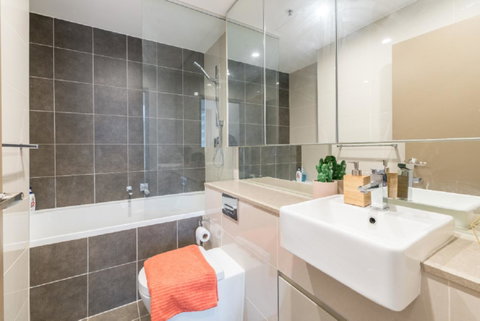 Sydney CBD Modern 2 Bedroom Apartment + Free Car Parking - Accommodation Gladstone 17
