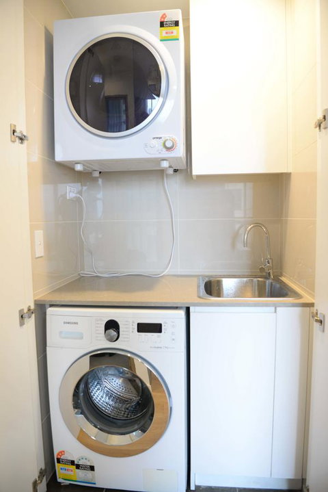 Sydney CBD Modern 2 Bedroom Apartment + Free Car Parking - Accommodation Gladstone 26