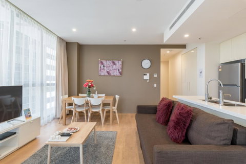 Sydney CBD Modern 2 Bedroom Apartment + Free Car Parking - Accommodation Gladstone 1