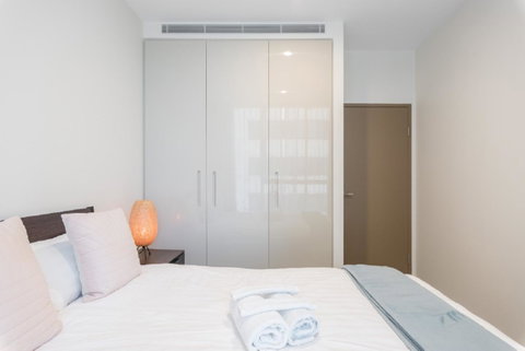 Sydney CBD Modern 2 Bedroom Apartment + Free Car Parking - Accommodation Gladstone 12