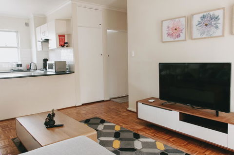 Lotus Stay Manly - Apartment 29B - Accommodation Gladstone 2