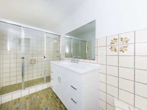 Centrepoint 10 - Accommodation Gladstone 3