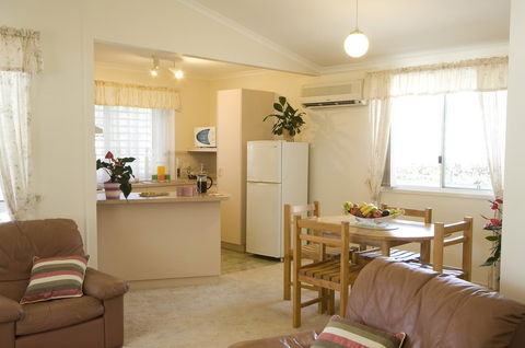 Glen Villa Resort - Accommodation Gladstone 11