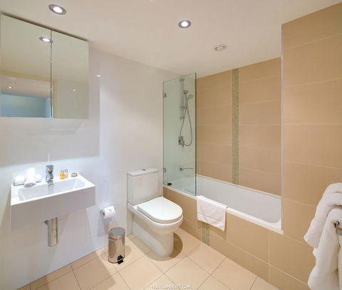 Zara Tower â€“ Luxury Suites And Apartments - Accommodation Gladstone 23
