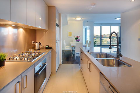 Zara Tower â€“ Luxury Suites And Apartments - Accommodation Gladstone 26