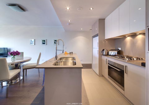 Zara Tower â€“ Luxury Suites And Apartments - Accommodation Gladstone 32