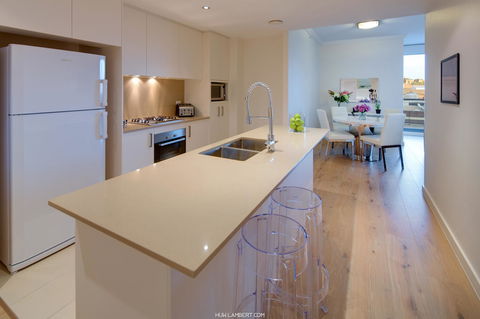 Zara Tower â€“ Luxury Suites And Apartments - Accommodation Gladstone 33