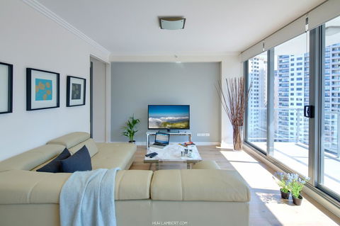 Zara Tower â€“ Luxury Suites And Apartments - Accommodation Gladstone 0