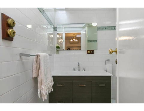 North Sydney Historic Whalers Cottage - Accommodation Gladstone 9