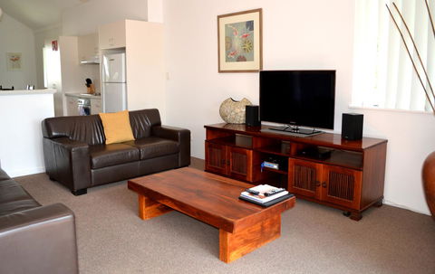 Outrigger Bay - Accommodation Gladstone 16