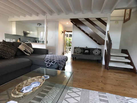 Treetops Everglades Villa - Accommodation Gladstone 2