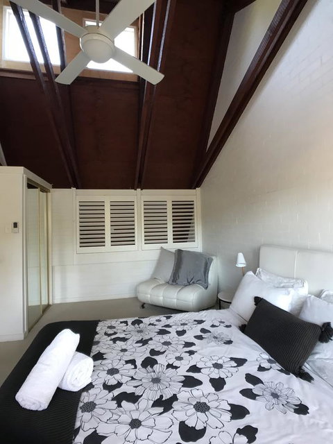 Treetops Everglades Villa - Accommodation Gladstone 4