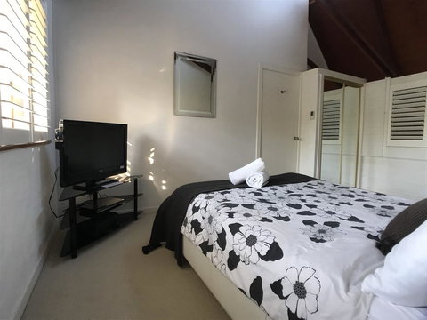 Treetops Everglades Villa - Accommodation Gladstone 5