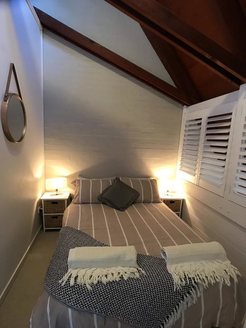 Treetops Everglades Villa - Accommodation Gladstone 6
