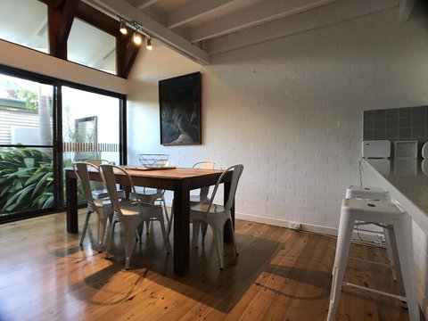 Treetops Everglades Villa - Accommodation Gladstone 10