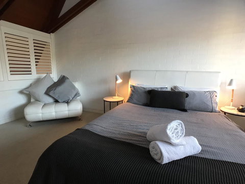 Treetops Everglades Villa - Accommodation Gladstone 25