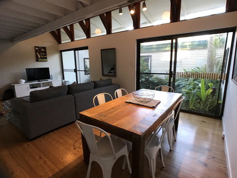 Treetops Everglades Villa - Accommodation Gladstone 9