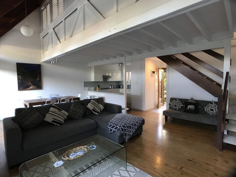 Treetops Everglades Villa - Accommodation Gladstone 11