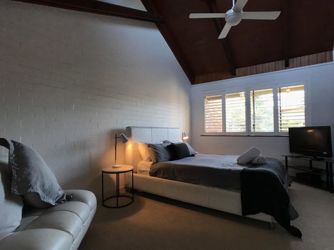 Treetops Everglades Villa - Accommodation Gladstone 26