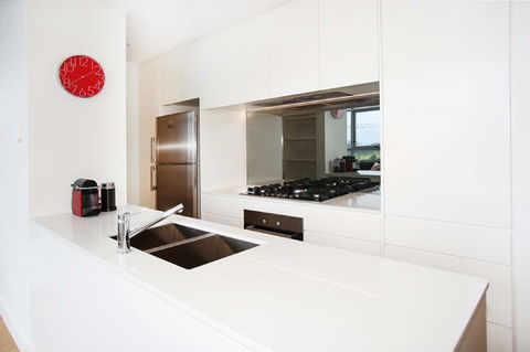 Gadigal Groove - Modern And Bright 3BR Executive Apartment In Zetland With Views - Accommodation Gladstone 3