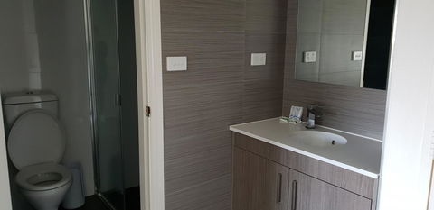 Carlton Suites - Accommodation Gladstone 11