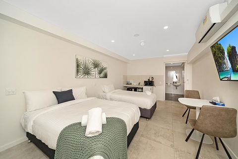 Carlton Suites - Accommodation Gladstone 0