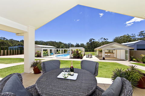 One Mile Mansion - Private Coastal Retreat FREE FAMILY ADVENTURE PASS - Accommodation Gladstone 1