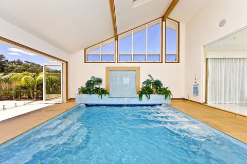 One Mile Mansion - Private Coastal Retreat FREE FAMILY ADVENTURE PASS - Accommodation Gladstone 4