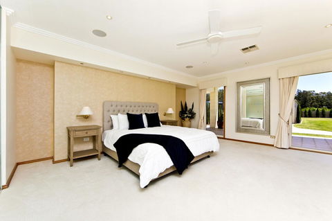 One Mile Mansion - Private Coastal Retreat FREE FAMILY ADVENTURE PASS - Accommodation Gladstone 7