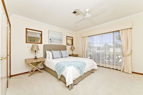 One Mile Mansion - Private Coastal Retreat FREE FAMILY ADVENTURE PASS - Accommodation Gladstone 15