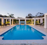 One Mile Mansion - Private Coastal Retreat FREE FAMILY ADVENTURE PASS - Accommodation Gladstone