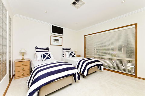 One Mile Mansion - Private Coastal Retreat FREE FAMILY ADVENTURE PASS - Accommodation Gladstone 17