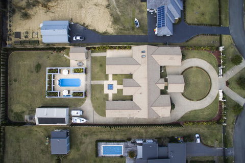 One Mile Mansion - Private Coastal Retreat FREE FAMILY ADVENTURE PASS - Accommodation Gladstone 21