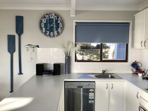 Lakeview Cottage - Accommodation Gladstone 2