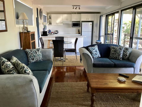 Lakeview Cottage - Accommodation Gladstone 6