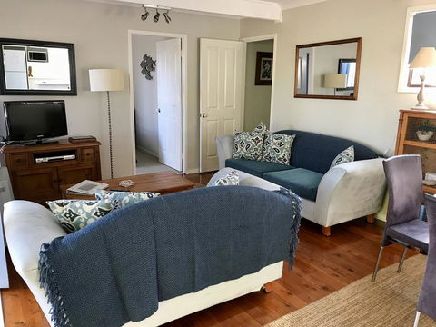 Lakeview Cottage - Accommodation Gladstone 8