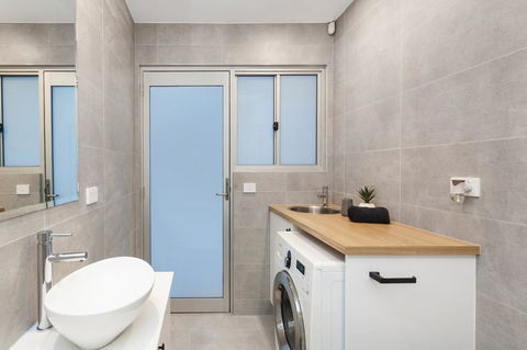 Modern Guest House - Accommodation Gladstone 9