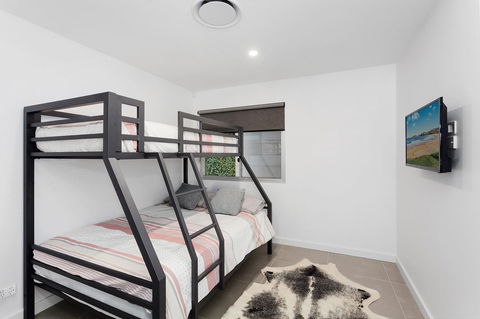 Modern Guest House - Accommodation Gladstone 0