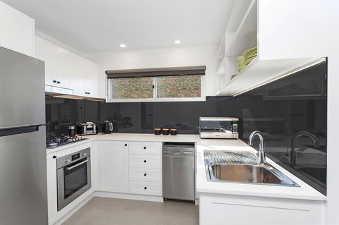 Modern Guest House - Accommodation Gladstone 10