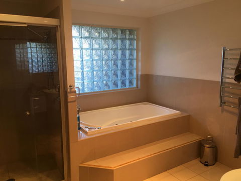 OceanScape Luxury Beachfront Villas - Accommodation Gladstone 2